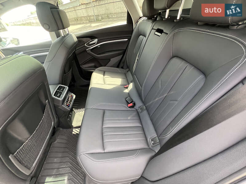 Позашляховик / Кросовер Audi e-tron 2022 в Києві