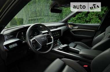 Внедорожник / Кроссовер Audi e-tron 2020 в 
