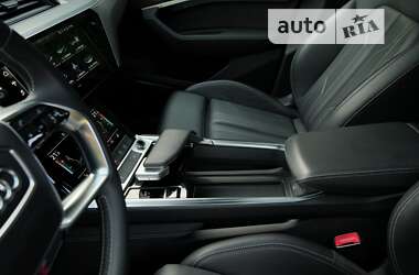 Внедорожник / Кроссовер Audi e-tron 2020 в 