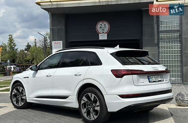 Внедорожник / Кроссовер Audi e-tron 2021 в 