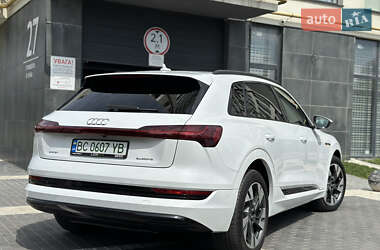 Внедорожник / Кроссовер Audi e-tron 2021 в 
