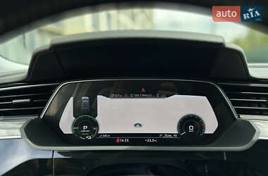 Внедорожник / Кроссовер Audi e-tron 2021 в 