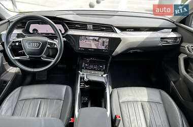 Внедорожник / Кроссовер Audi e-tron 2021 в 