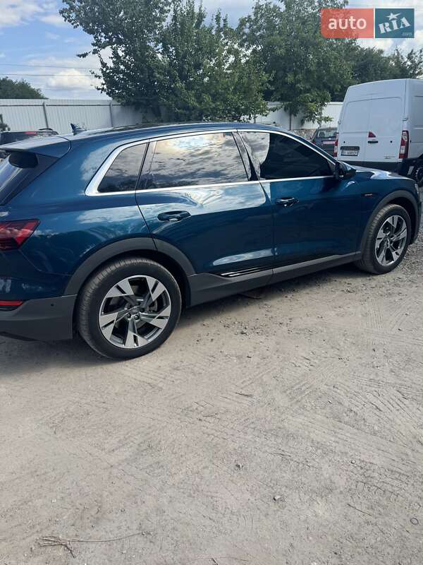 Внедорожник / Кроссовер Audi e-tron 2019 в Полтаве