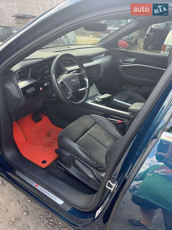 Внедорожник / Кроссовер Audi e-tron 2019 в Полтаве