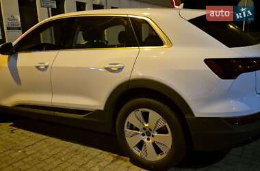 Внедорожник / Кроссовер Audi e-tron 2020 в 