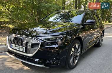 Внедорожник / Кроссовер Audi e-tron 2022 в 