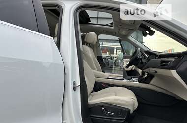 Внедорожник / Кроссовер Audi e-tron 2019 в 