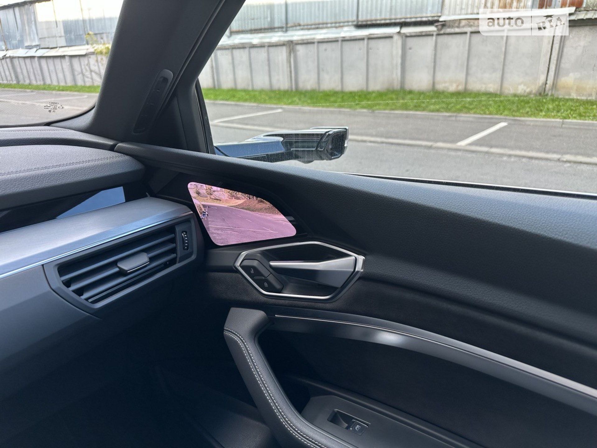 2020 Audi e-tron - мініатюра 14