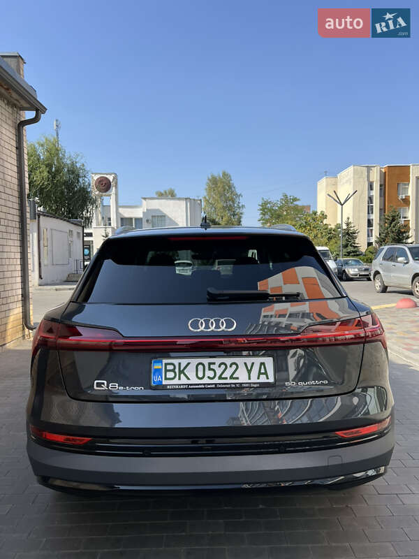 Позашляховик / Кросовер Audi e-tron 2020 в Вараші