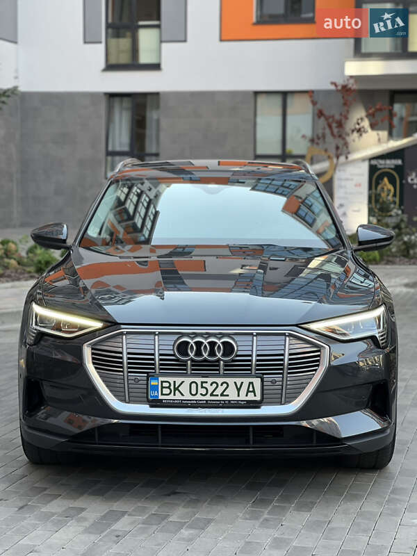 Позашляховик / Кросовер Audi e-tron 2020 в Вараші