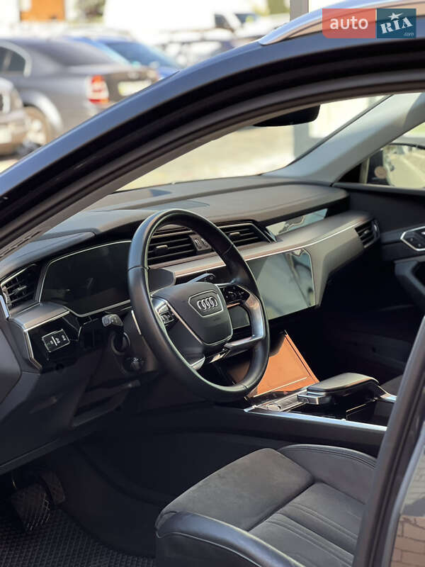 Позашляховик / Кросовер Audi e-tron 2020 в Вараші
