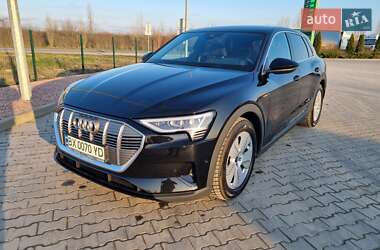 Внедорожник / Кроссовер Audi e-tron 2022 в 