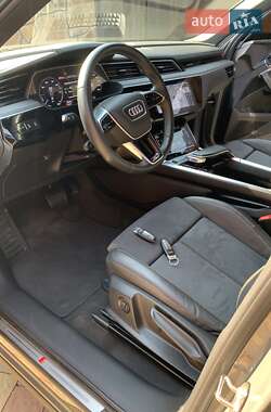 Позашляховик / Кросовер Audi e-tron 2022 в Рівному