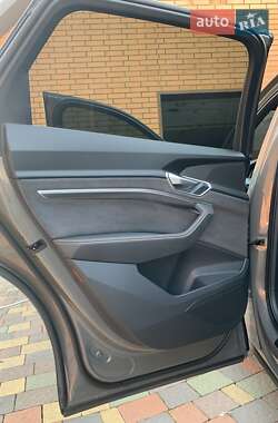 Позашляховик / Кросовер Audi e-tron 2022 в Рівному