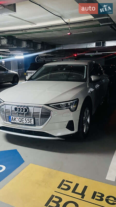 Внедорожник / Кроссовер Audi e-tron 2019 в Киеве