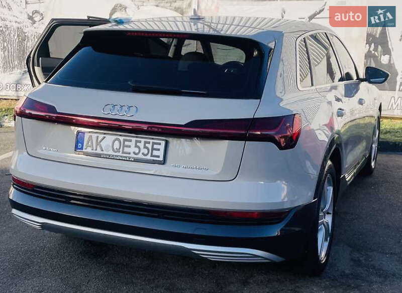 Внедорожник / Кроссовер Audi e-tron 2019 в Киеве
