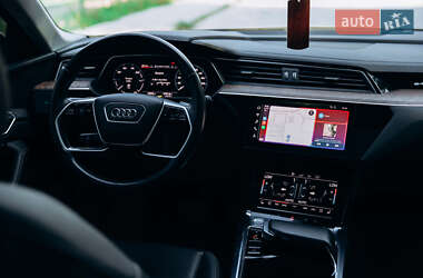 Позашляховик / Кросовер Audi e-tron 2019 в 