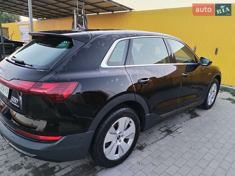 Внедорожник / Кроссовер Audi e-tron 2021 в Шепетовке