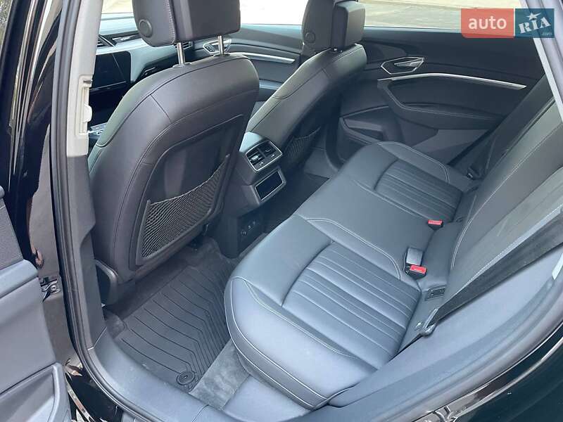 Позашляховик / Кросовер Audi e-tron 2021 в Києві фото 44 Позашляховик / Кросовер Audi e-tron 2021 в Києві