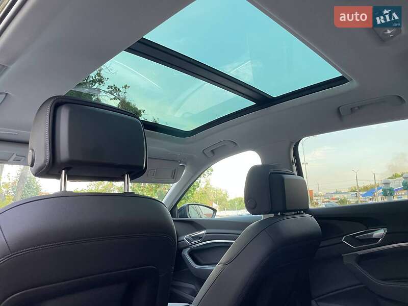 Позашляховик / Кросовер Audi e-tron 2021 в Києві фото 50 Позашляховик / Кросовер Audi e-tron 2021 в Києві