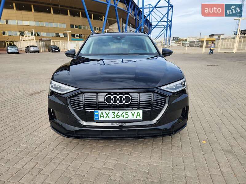 Позашляховик / Кросовер Audi e-tron 2021 в Києві фото 13 Позашляховик / Кросовер Audi e-tron 2021 в Києві