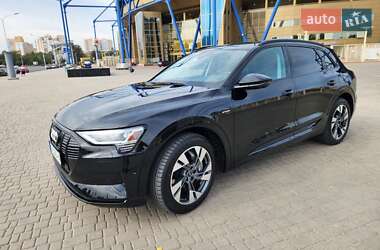 Внедорожник / Кроссовер Audi e-tron 2021 в 