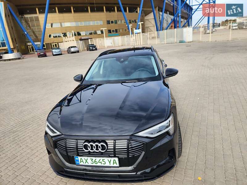Позашляховик / Кросовер Audi e-tron 2021 в Києві фото 28 Позашляховик / Кросовер Audi e-tron 2021 в Києві