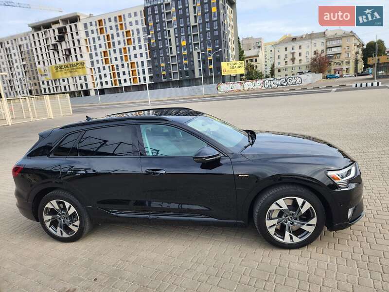 Позашляховик / Кросовер Audi e-tron 2021 в Києві