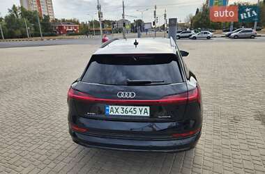 Внедорожник / Кроссовер Audi e-tron 2021 в 