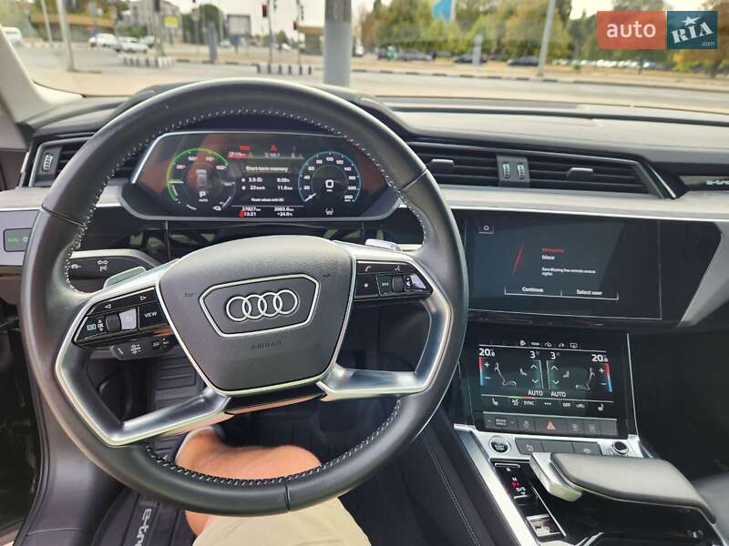 Позашляховик / Кросовер Audi e-tron 2021 в Києві
