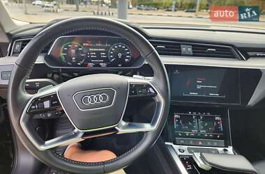 Внедорожник / Кроссовер Audi e-tron 2021 в 