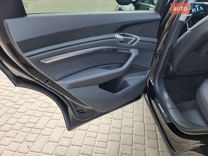 Позашляховик / Кросовер Audi e-tron 2021 в Києві фото 66 Позашляховик / Кросовер Audi e-tron 2021 в Києві