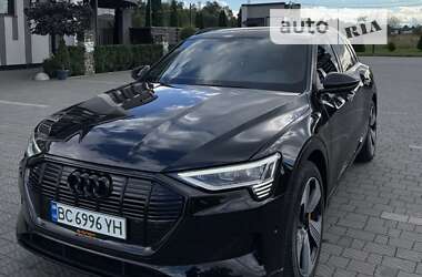Позашляховик / Кросовер Audi e-tron 2022 в 