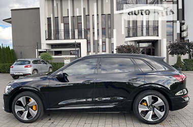 Позашляховик / Кросовер Audi e-tron 2022 в 