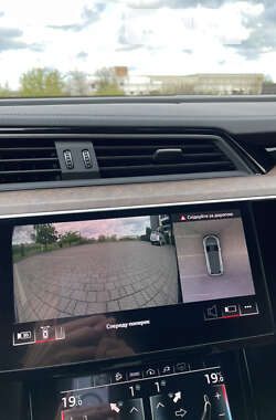 Позашляховик / Кросовер Audi e-tron 2022 в 