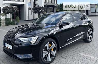 Позашляховик / Кросовер Audi e-tron 2022 в 