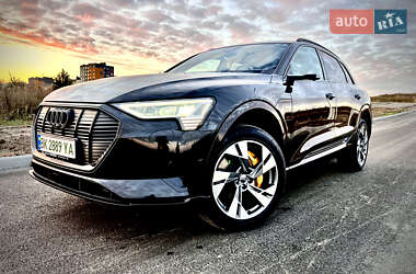 Внедорожник / Кроссовер Audi e-tron 2019 в 