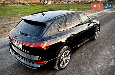 Внедорожник / Кроссовер Audi e-tron 2019 в 