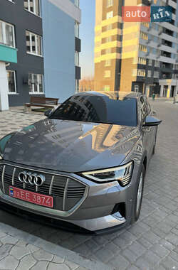 Внедорожник / Кроссовер Audi e-tron 2019 в 