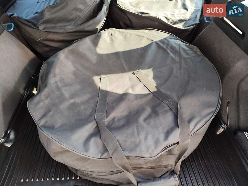 Внедорожник / Кроссовер Audi e-tron 2019 в Киеве