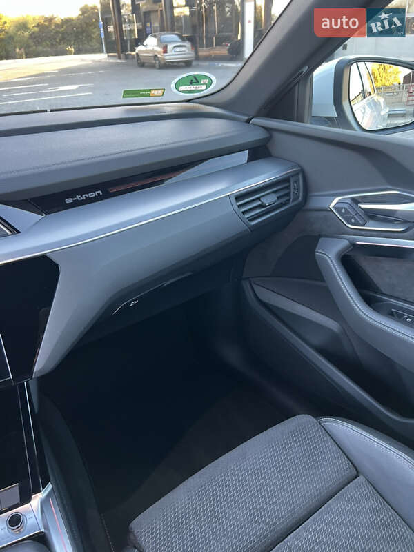 Внедорожник / Кроссовер Audi e-tron 2020 в Днепре