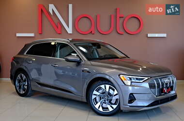 Внедорожник / Кроссовер Audi e-tron 2020 в 