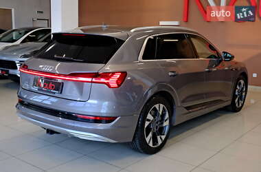 Внедорожник / Кроссовер Audi e-tron 2020 в 