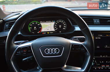Внедорожник / Кроссовер Audi e-tron 2020 в 