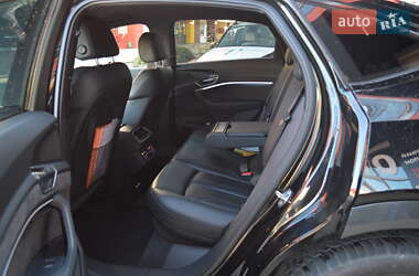 Внедорожник / Кроссовер Audi e-tron 2020 в 