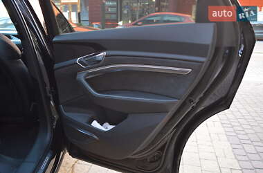 Внедорожник / Кроссовер Audi e-tron 2020 в 