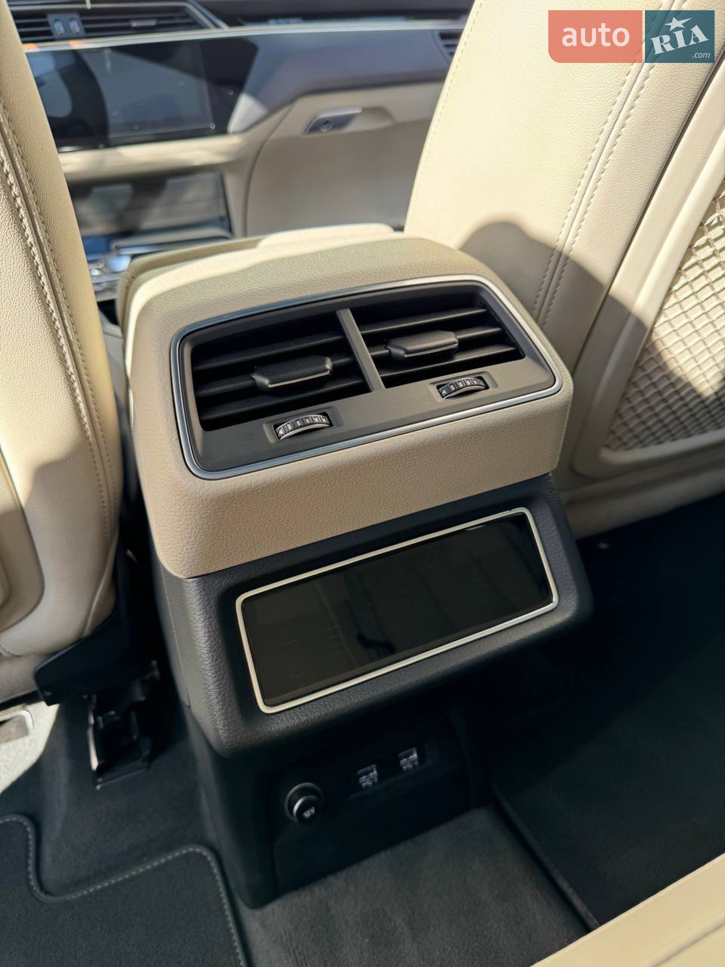 2019 Audi e-tron - мініатюра 2