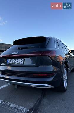 Внедорожник / Кроссовер Audi e-tron 2019 в 