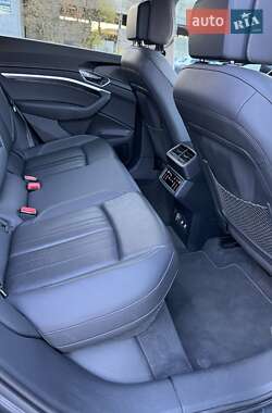 Внедорожник / Кроссовер Audi e-tron 2019 в 